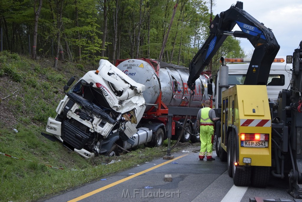 VU Gefahrgut LKW umgestuerzt A 4 Rich Koeln Hoehe AS Gummersbach P463.JPG - Miklos Laubert